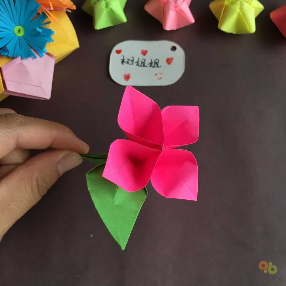 花朵折纸纽扣花与花叶的折法适合3岁以上儿童 花折纸简笔画