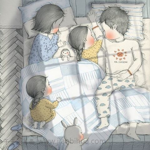 最开心的事就是和爸爸妈妈在一起玩插画